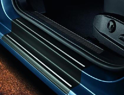 Folia ochronna progów, czarno-srebrna - do wersji 4-drzwiowej